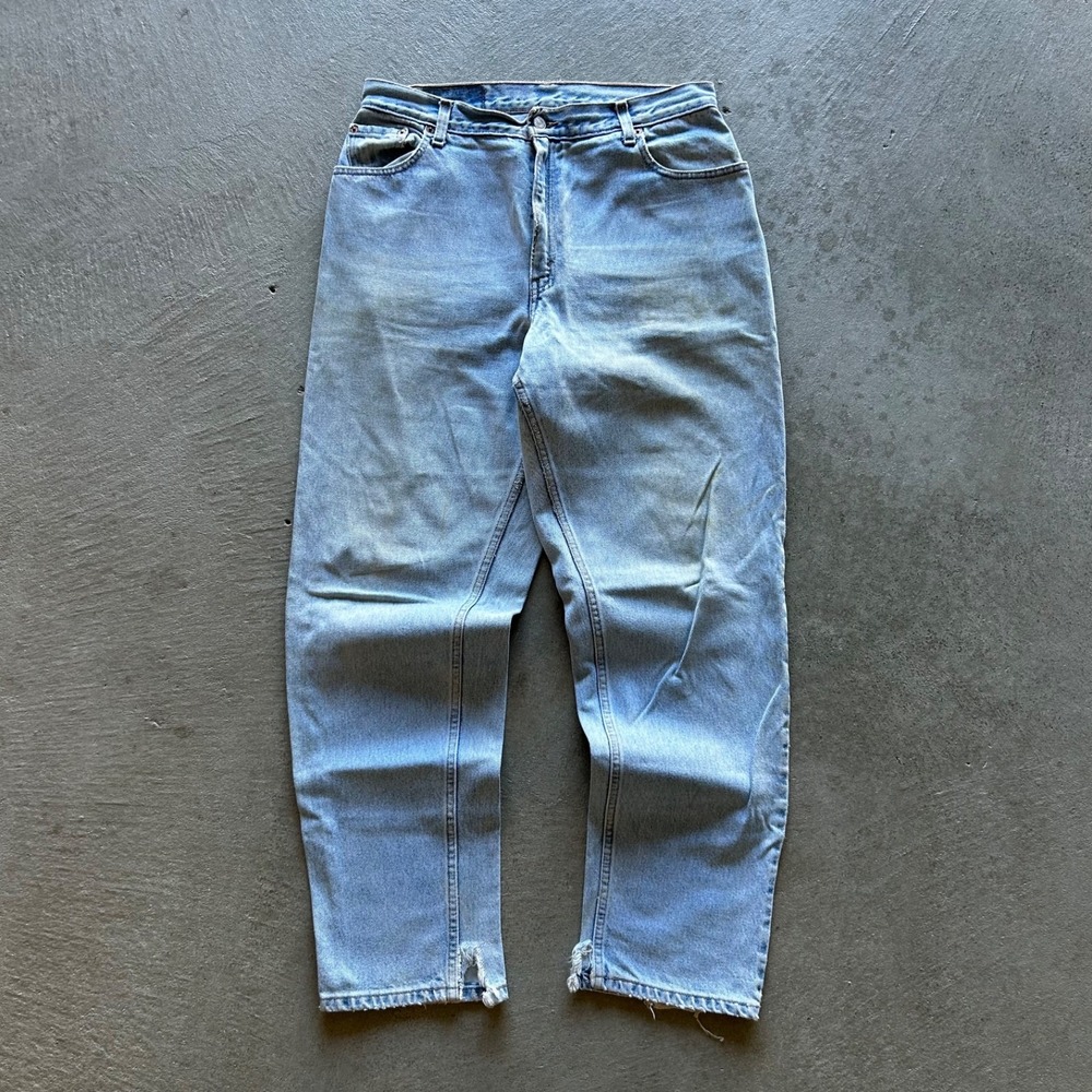 Vintage 90s Levis 550 Jeans Womens 33x31 Blue Light Wash Relaxed Fit Tapered Leg